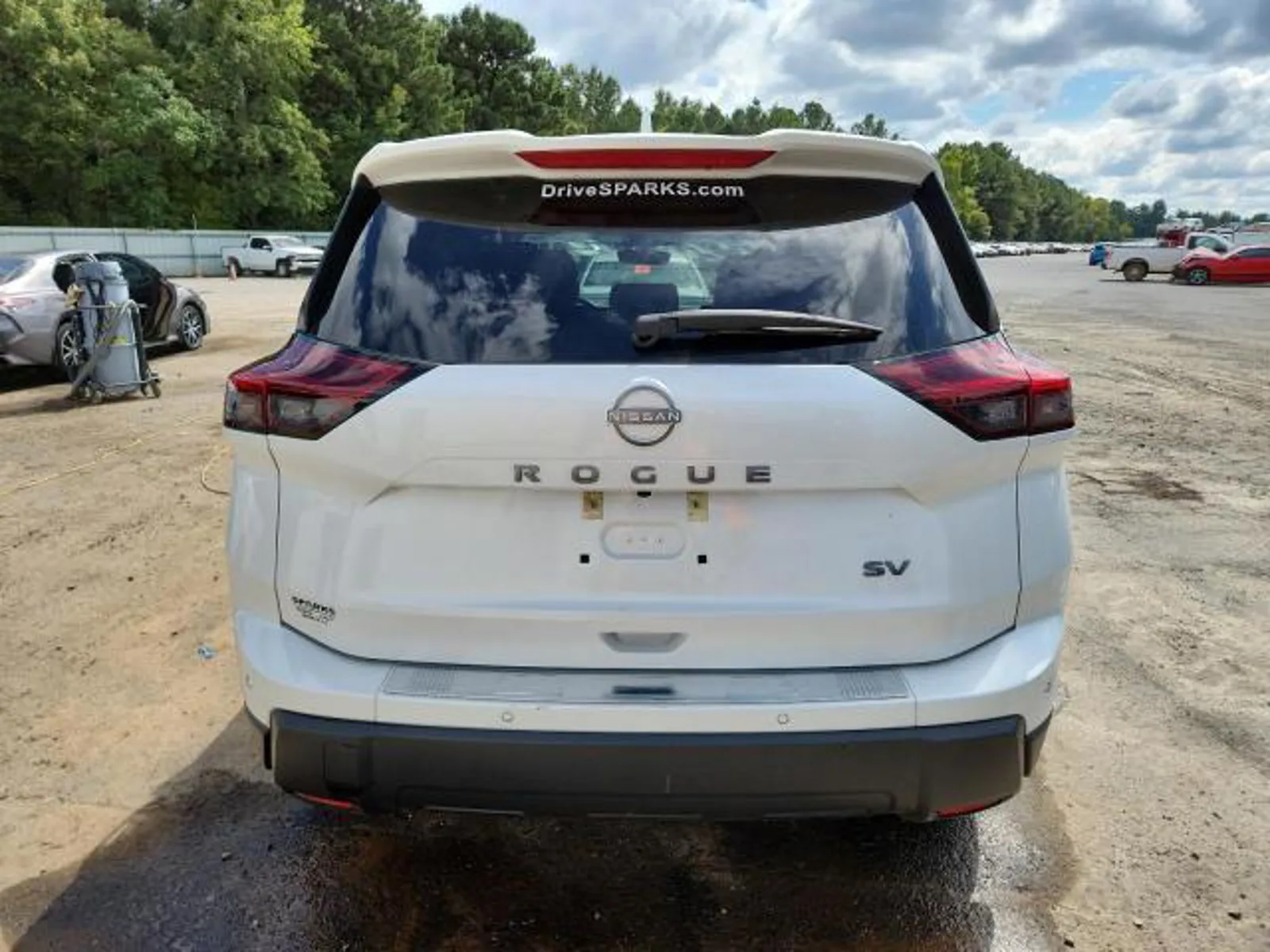 NISSAN ROGUE SV 1.5L FWD