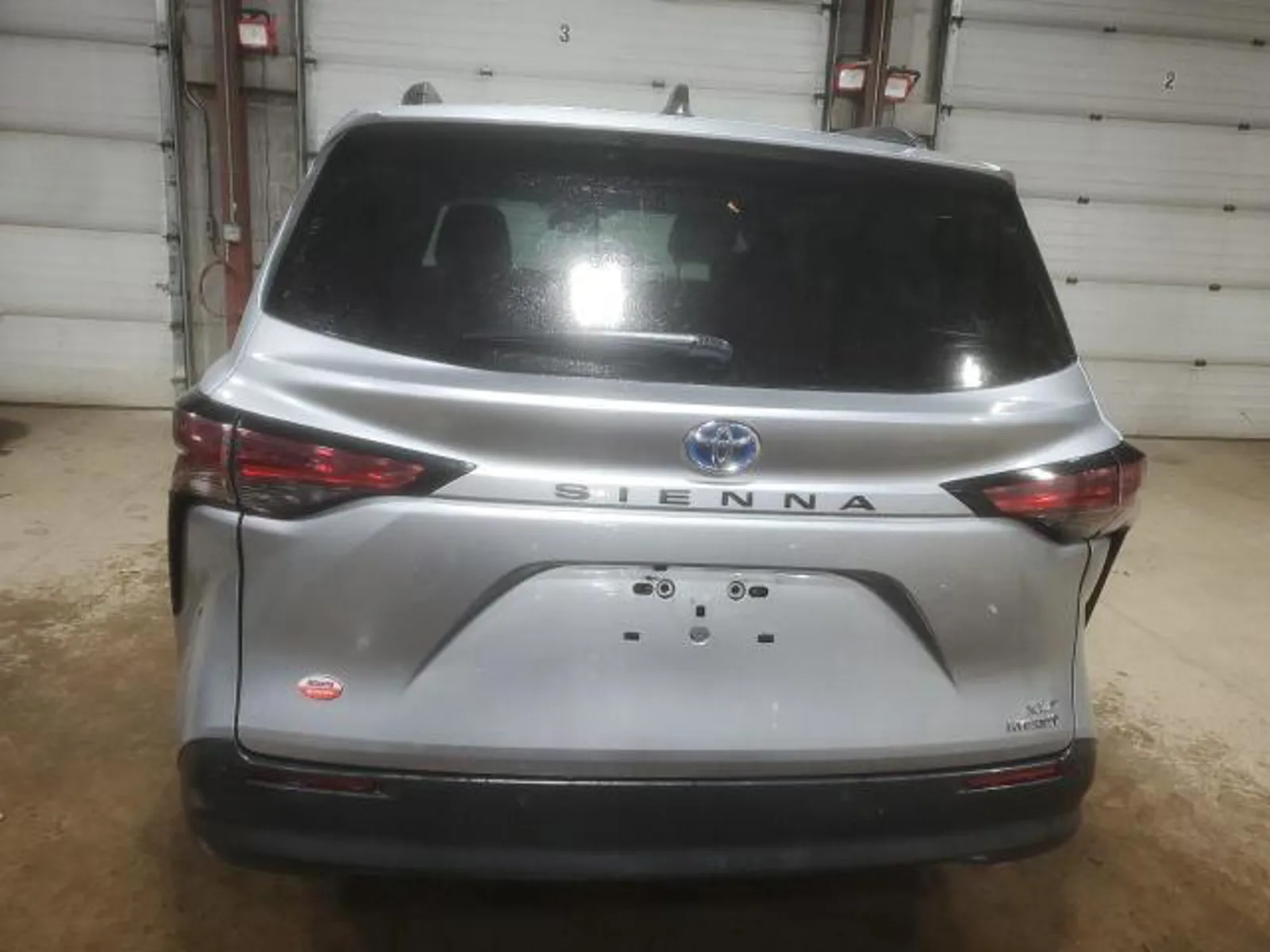 TOYOTA SIENNA XLE HYBRID 2.5L FWD